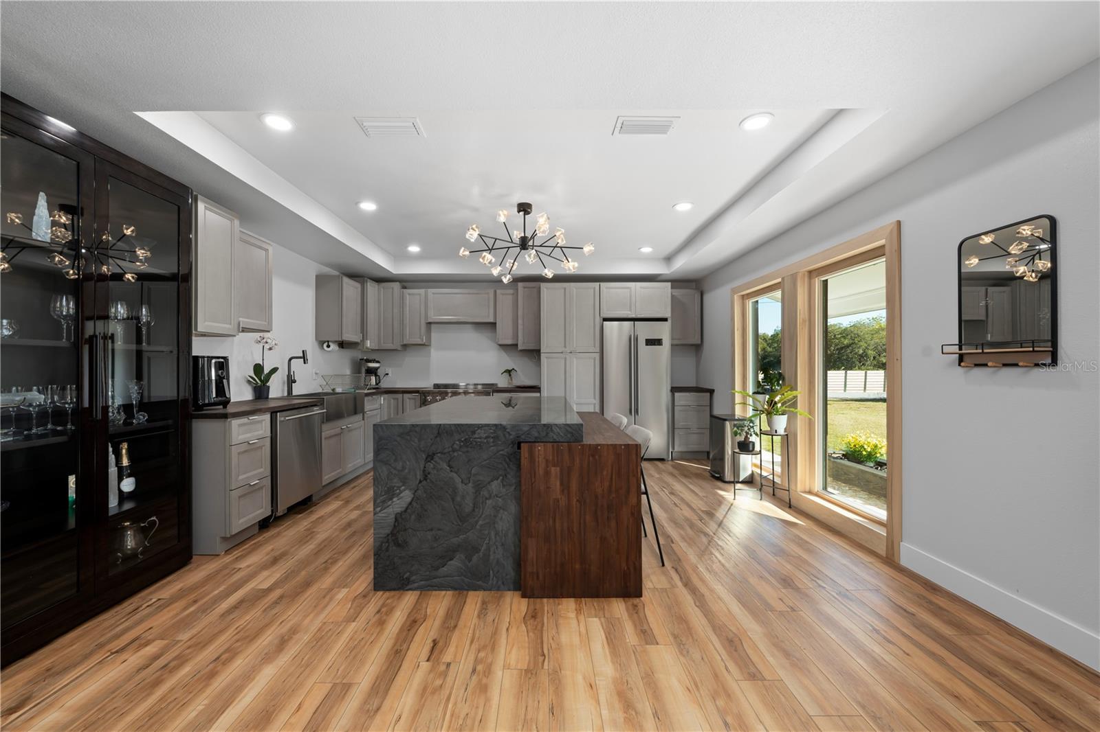 LAKE AVALON GROVES REP - Residential