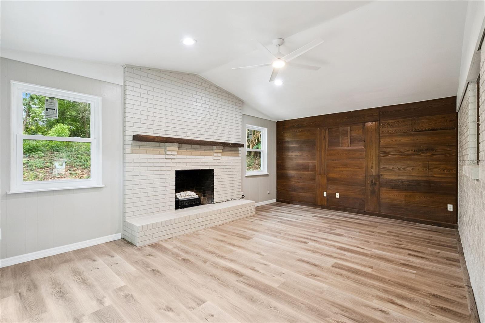 ORANGE CITY HILLS UNIT 04 - Residential