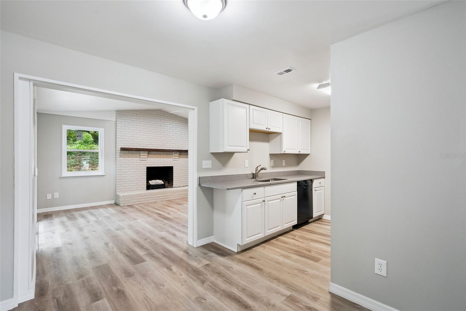 ORANGE CITY HILLS UNIT 04 - Residential