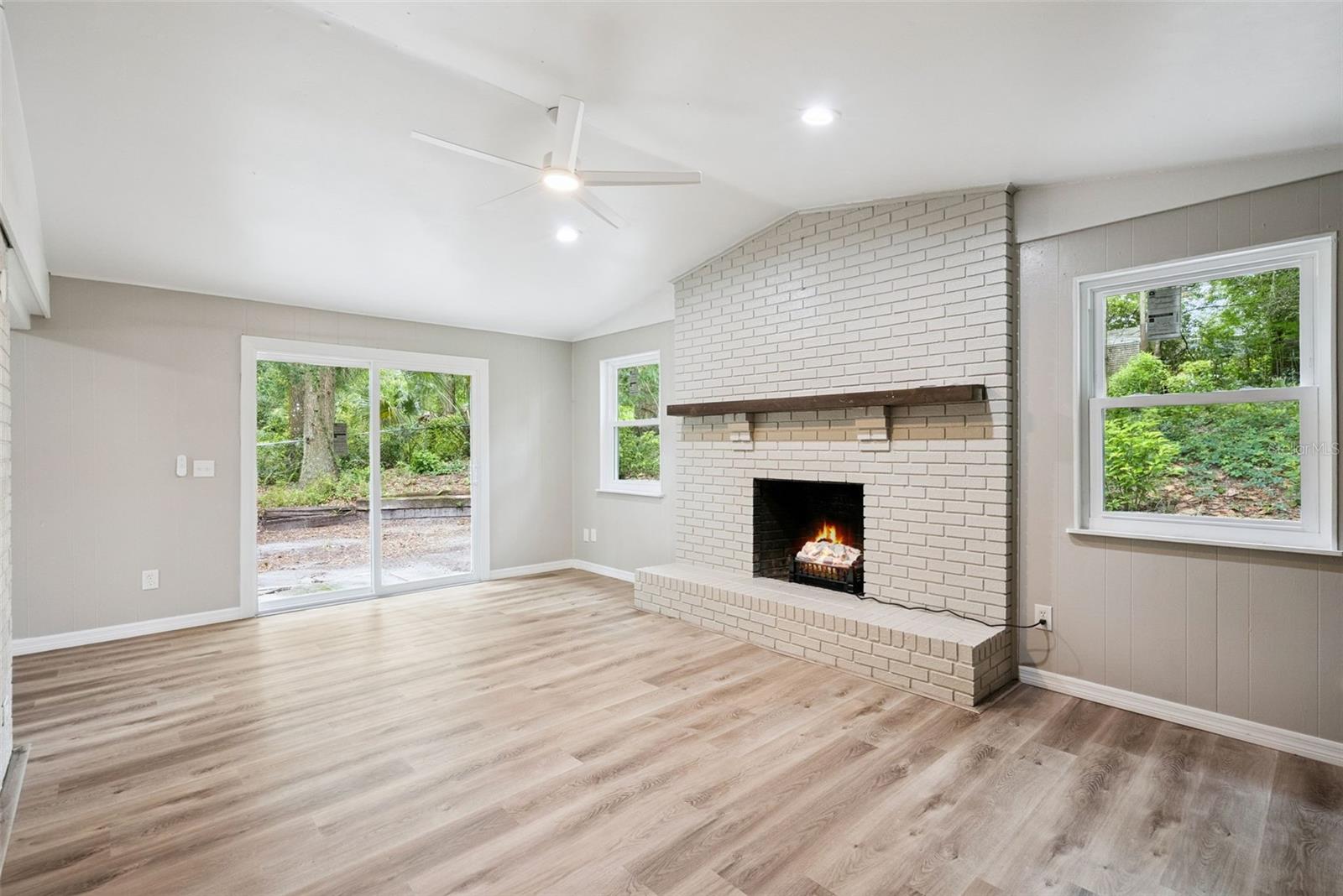 ORANGE CITY HILLS UNIT 04 - Residential