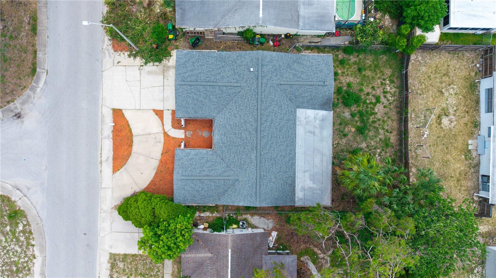 THE LAKES - Residential