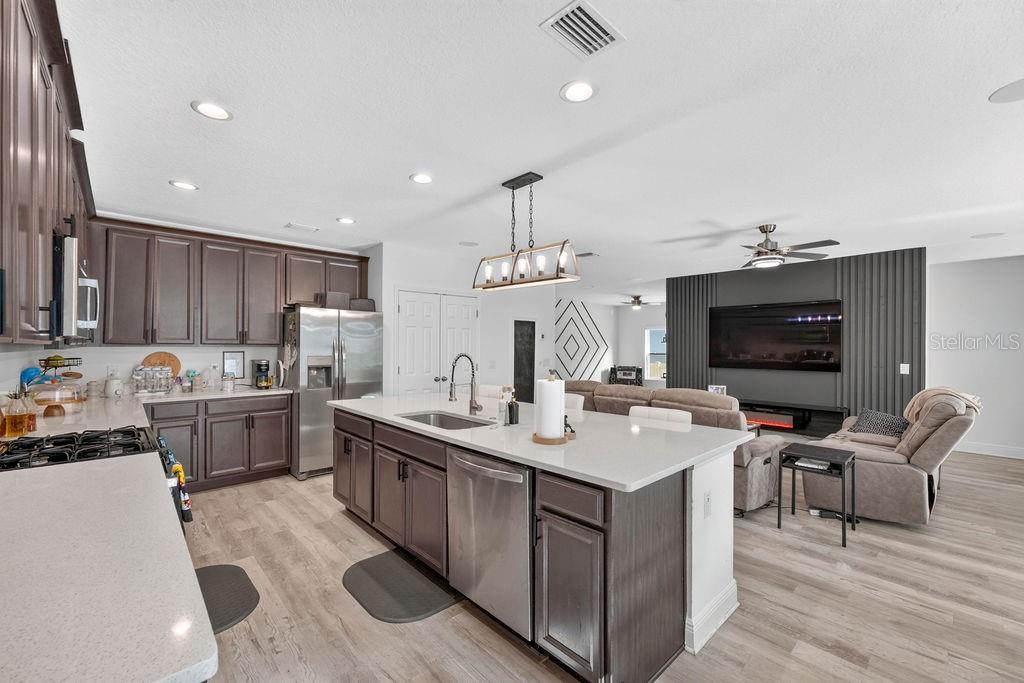 ARDMORE RESERVE PH VI - Residential
