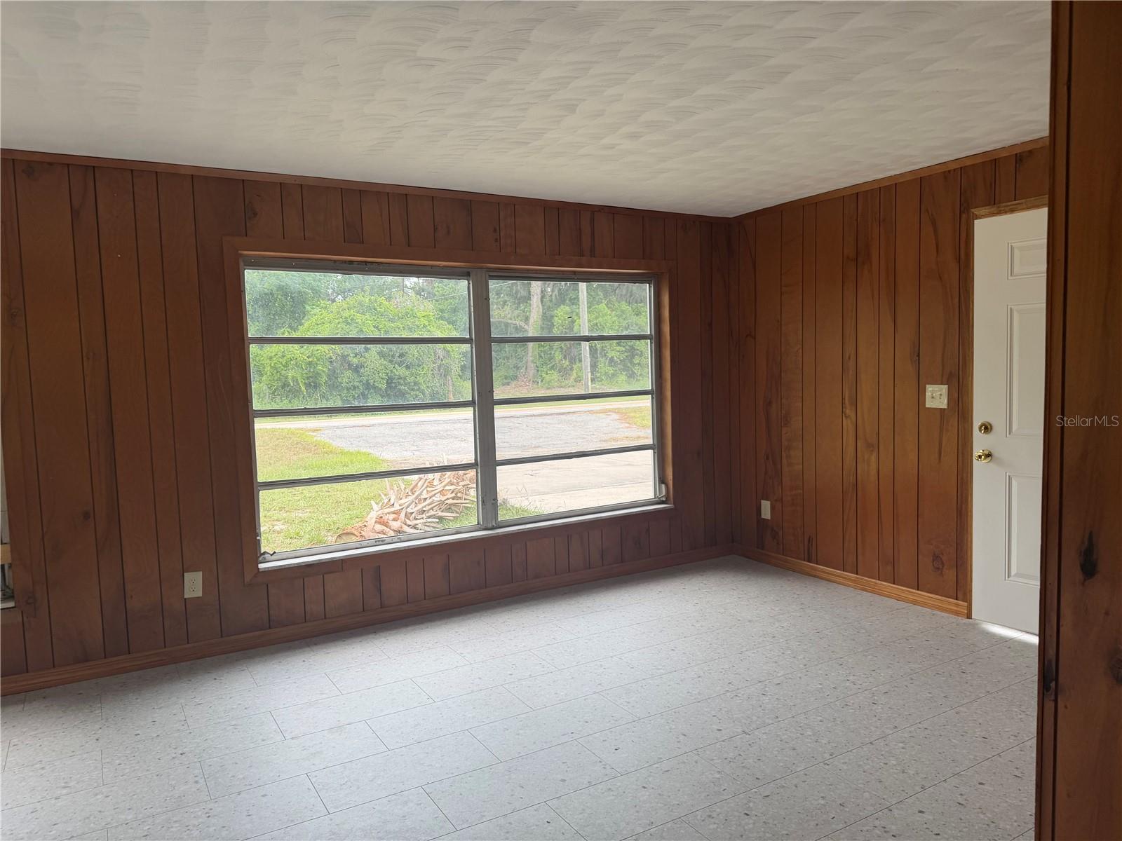 LAKE WEIR SHORES - Residential