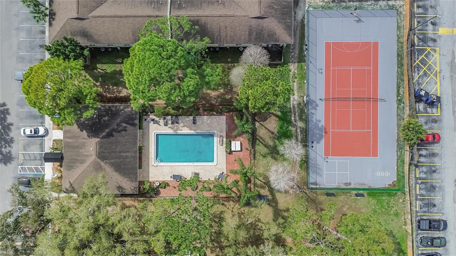 THE HAMPTONS AT BRANDON A CONDO - Residential