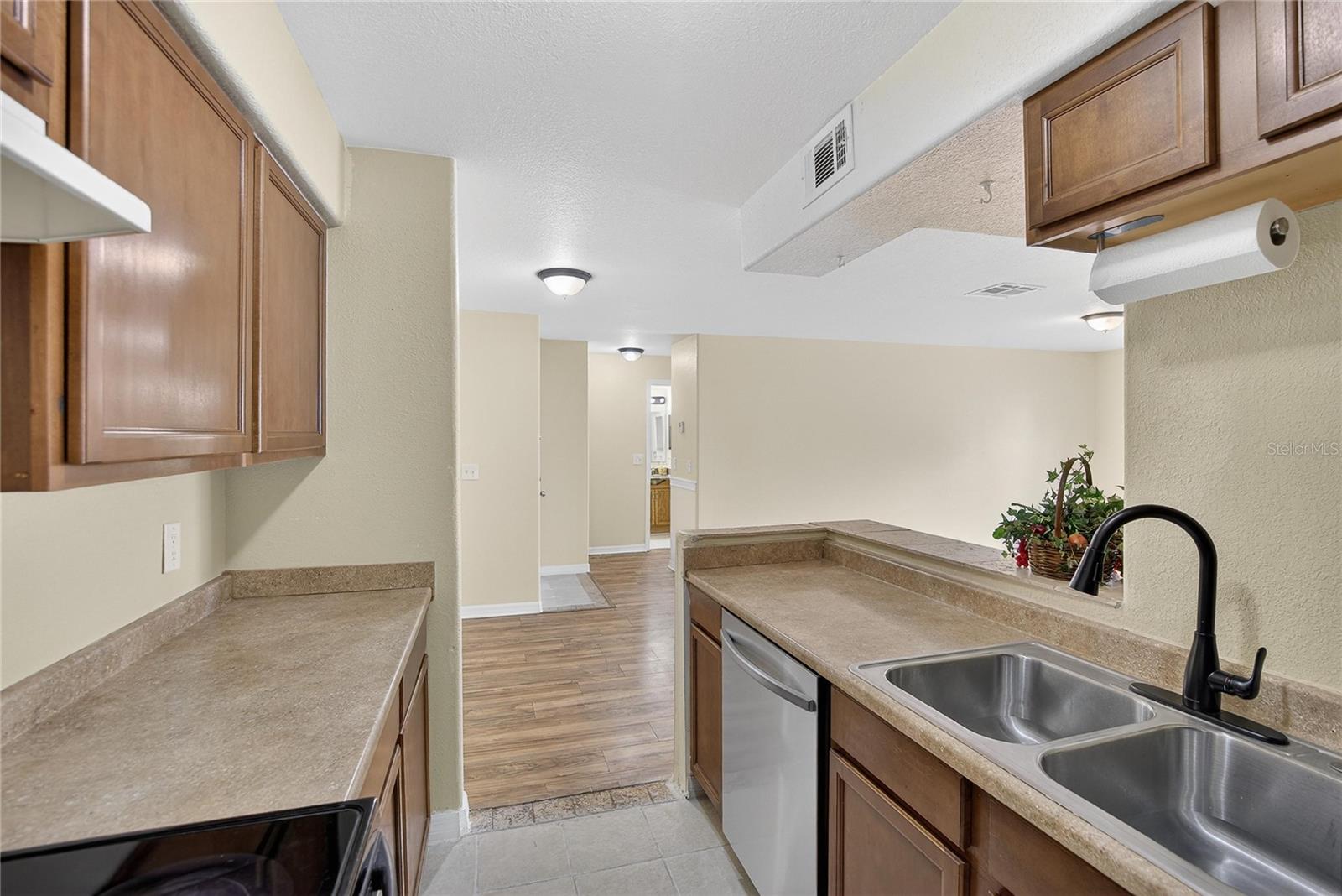 THE HAMPTONS AT BRANDON A CONDO - Residential