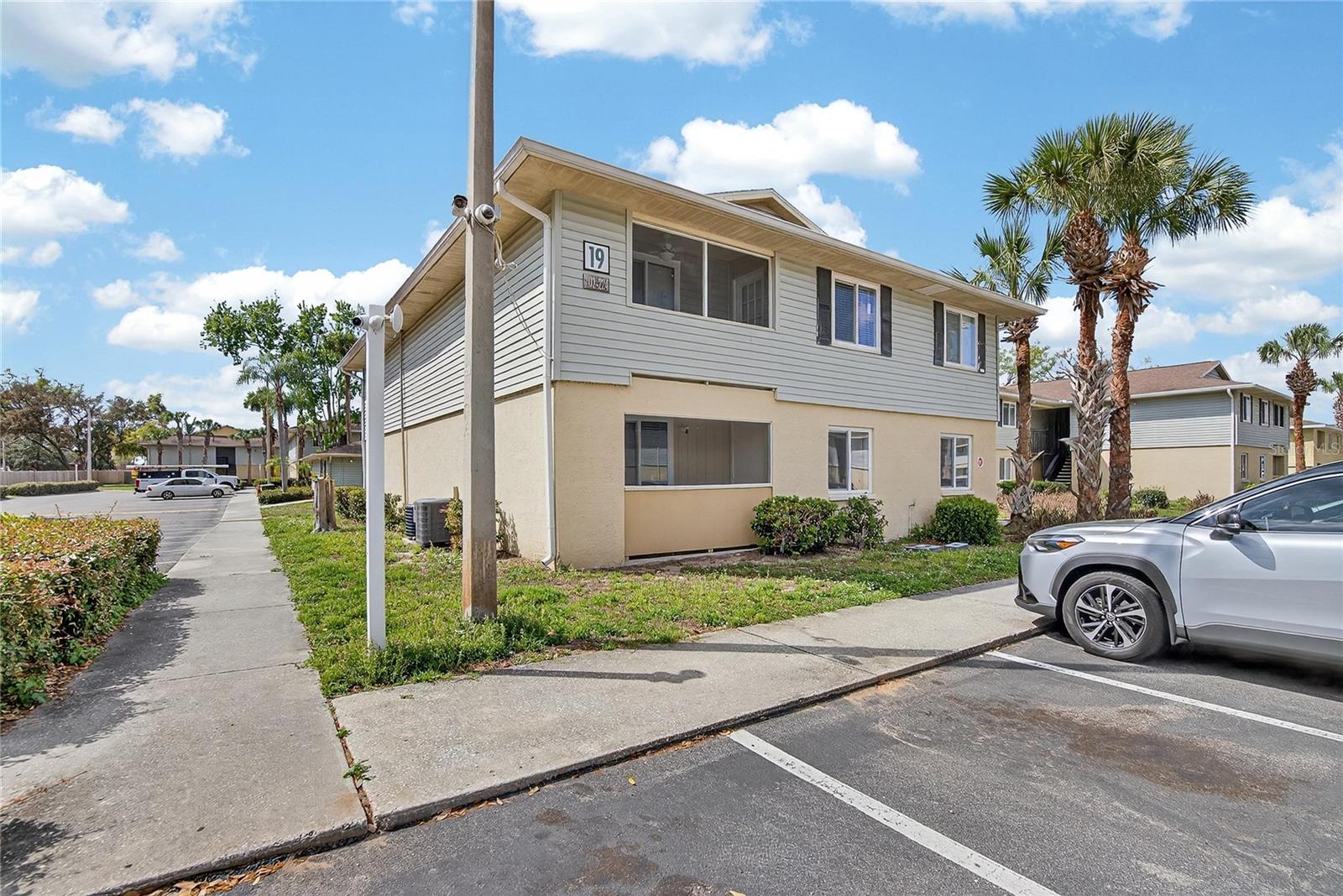THE HAMPTONS AT BRANDON A CONDO - Residential