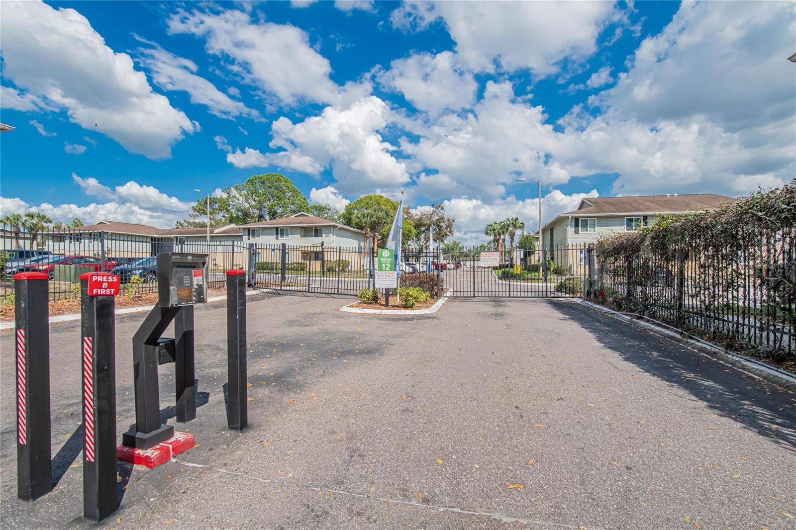 THE HAMPTONS AT BRANDON A CONDO - Residential