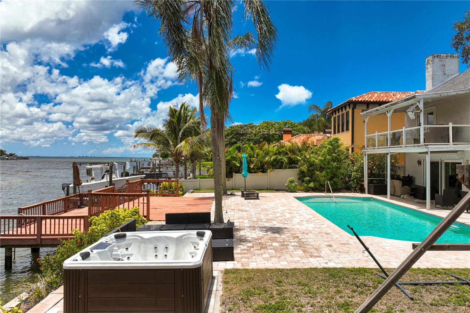 CAROL SHORES - Residential