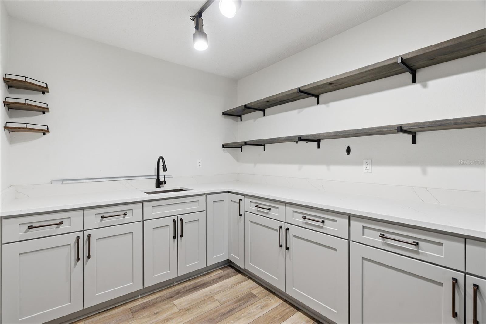 PARKWOOD MANOR 1ST ADD - Residential