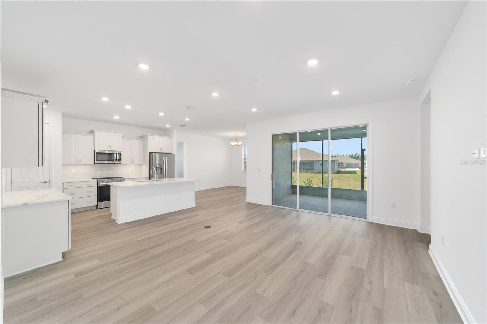 ON TOP OF THE WORLD - Residential Lease
