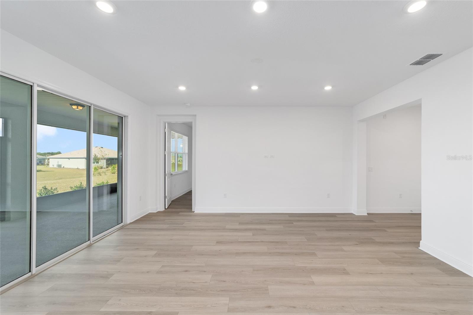 ON TOP OF THE WORLD - Residential Lease