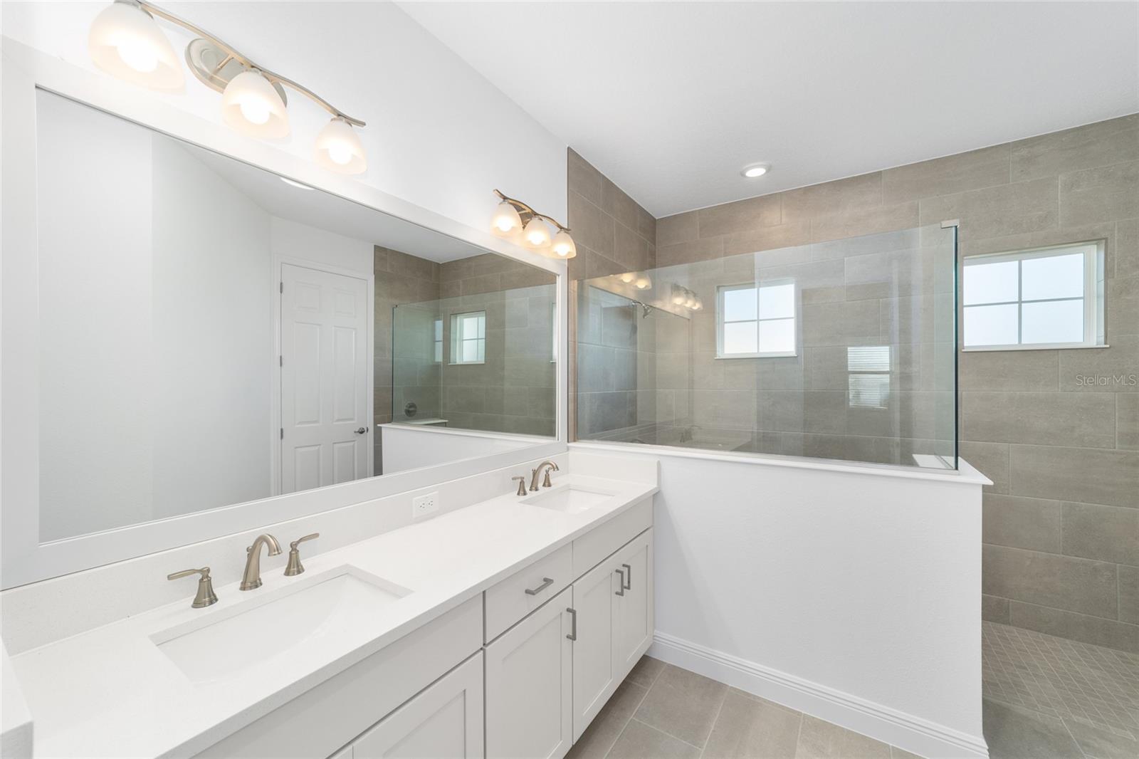 ON TOP OF THE WORLD - Residential Lease
