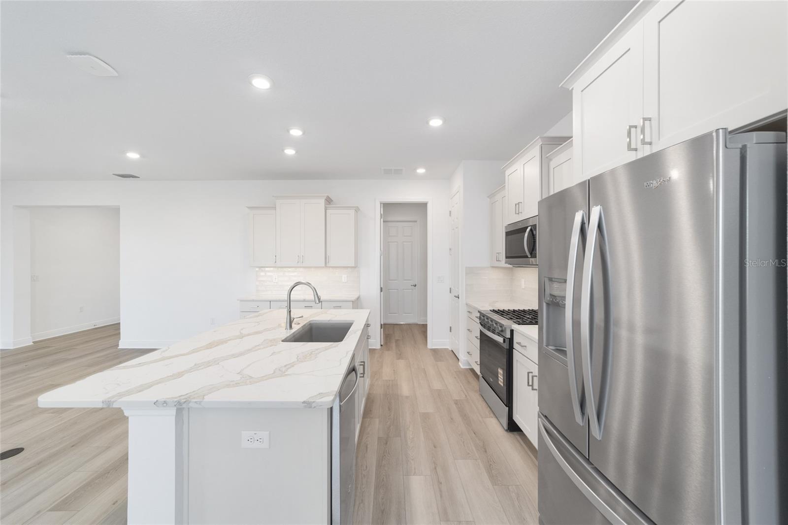 ON TOP OF THE WORLD - Residential Lease