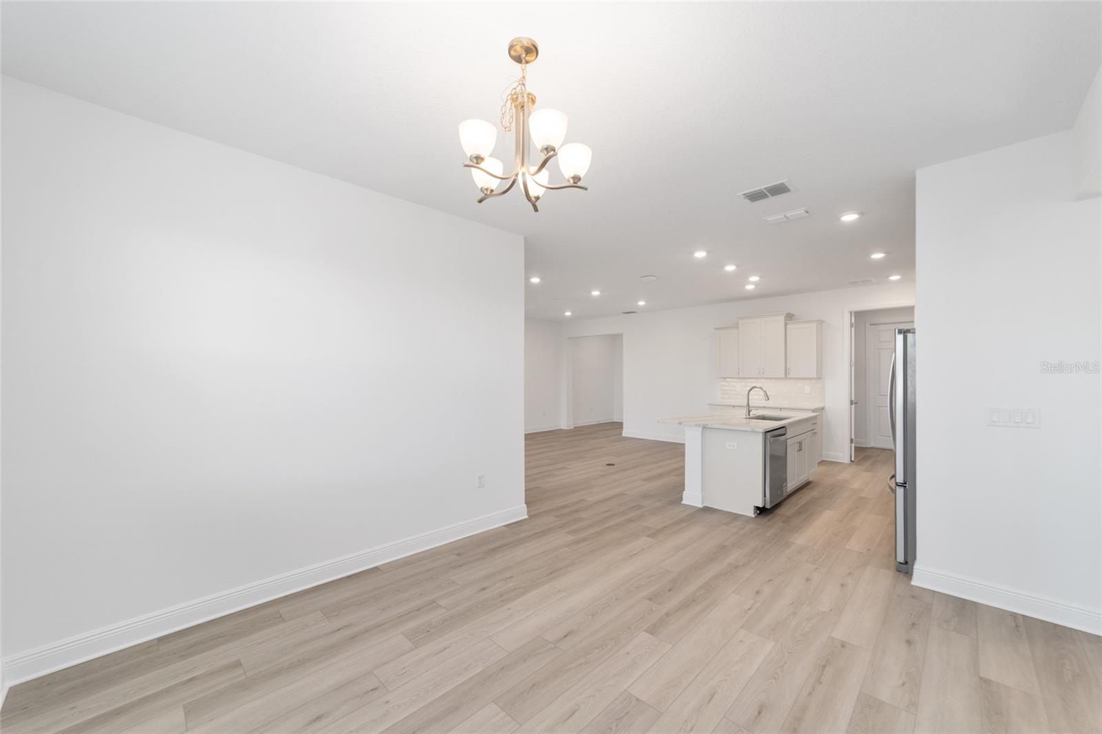 ON TOP OF THE WORLD - Residential Lease