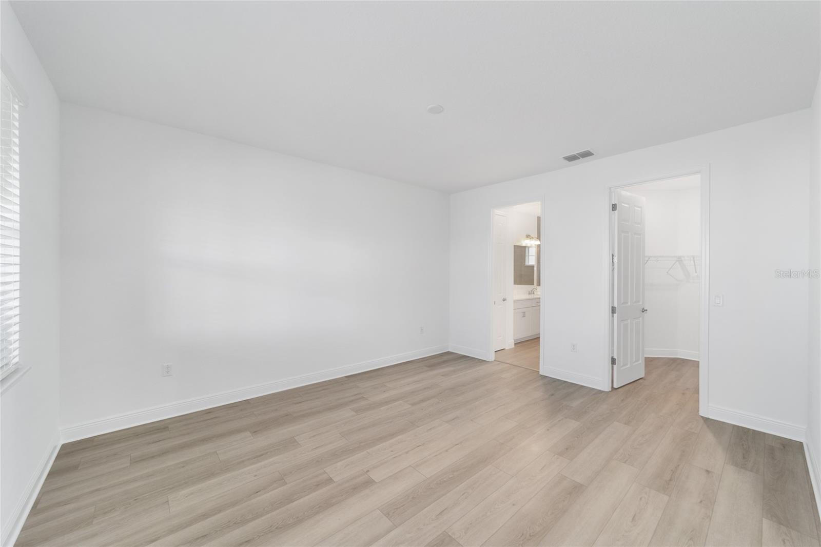 ON TOP OF THE WORLD - Residential Lease
