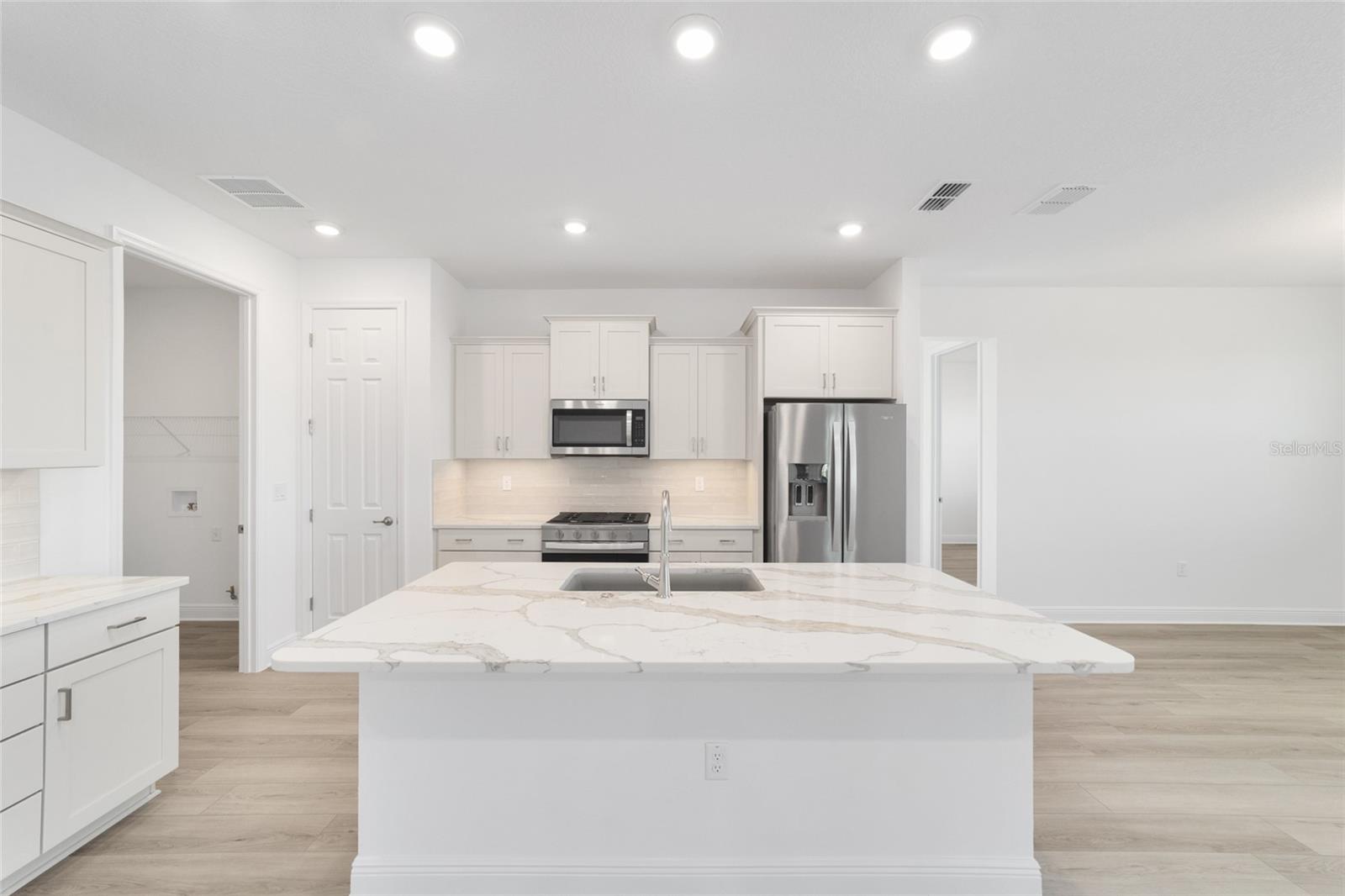 ON TOP OF THE WORLD - Residential Lease
