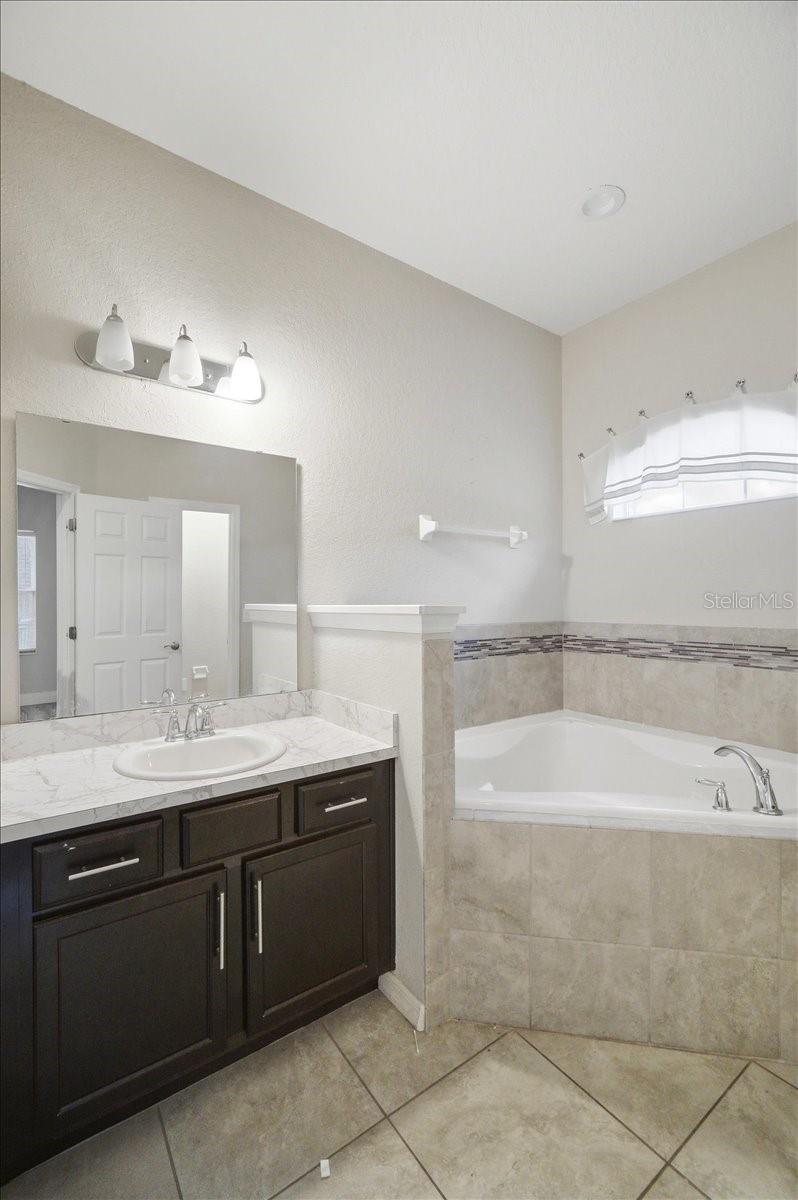 WATERS EDGE/THE LAKES - Residential