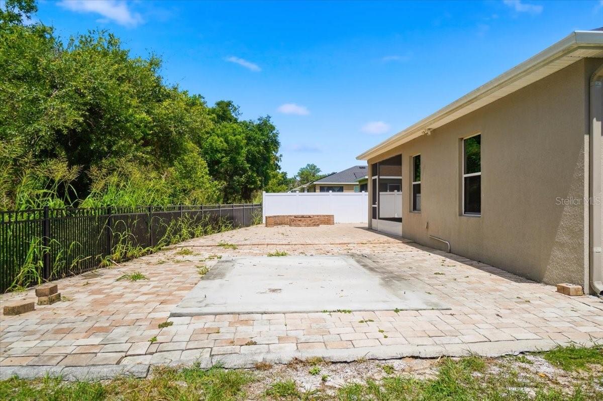WATERS EDGE/THE LAKES - Residential