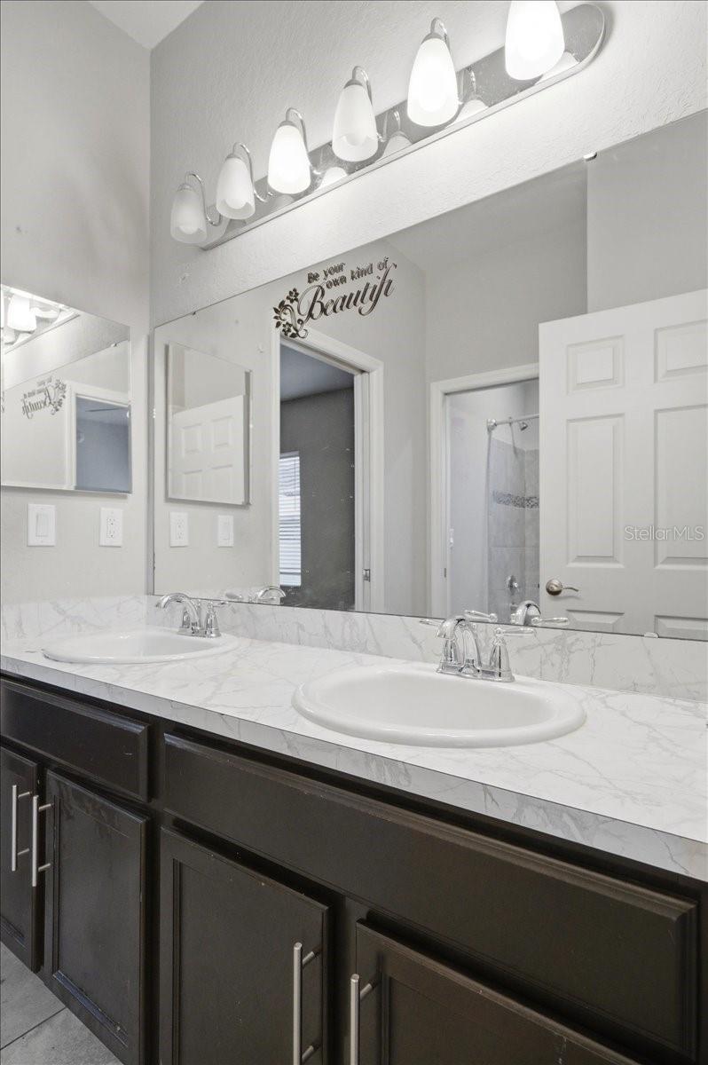 WATERS EDGE/THE LAKES - Residential