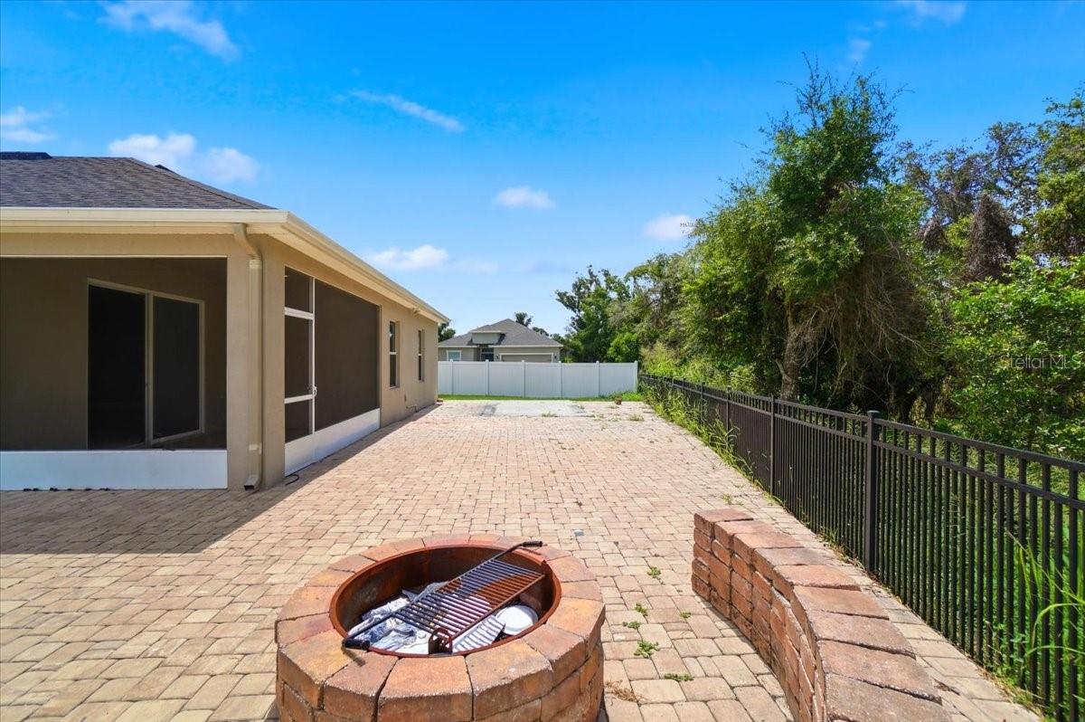 WATERS EDGE/THE LAKES - Residential