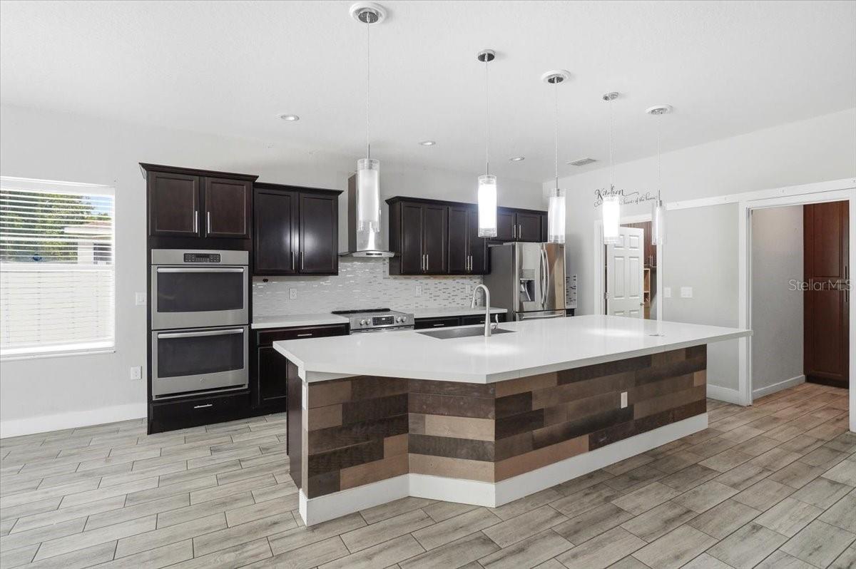 WATERS EDGE/THE LAKES - Residential