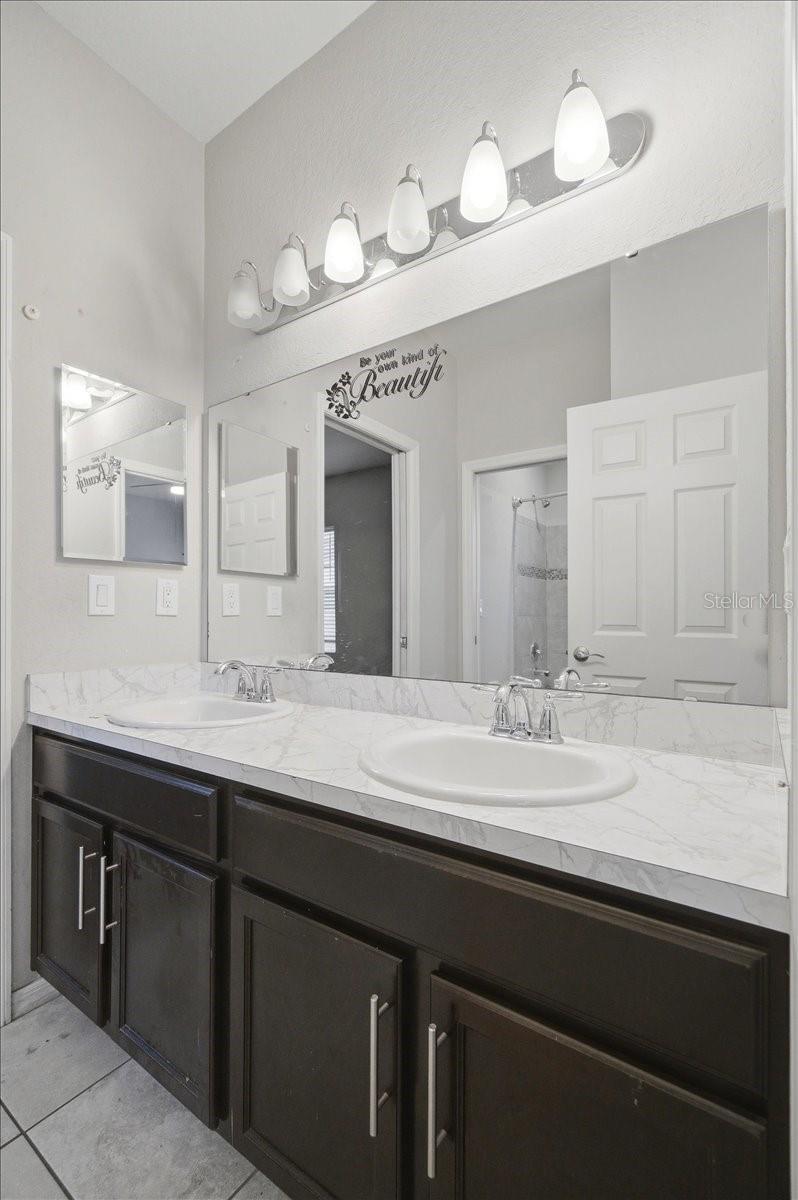 WATERS EDGE/THE LAKES - Residential