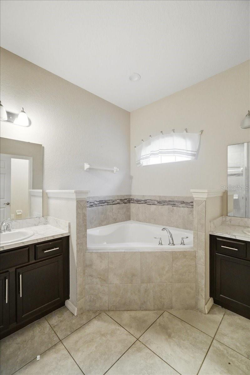 WATERS EDGE/THE LAKES - Residential