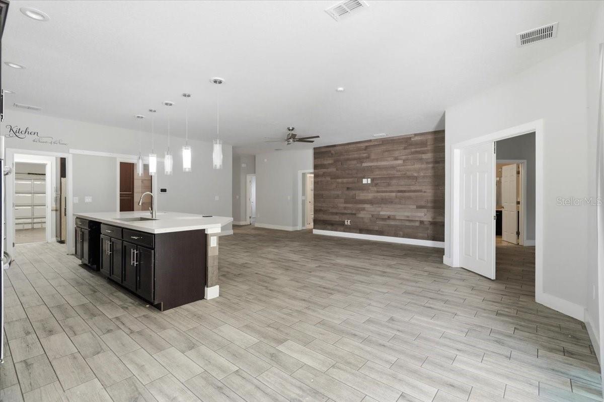 WATERS EDGE/THE LAKES - Residential
