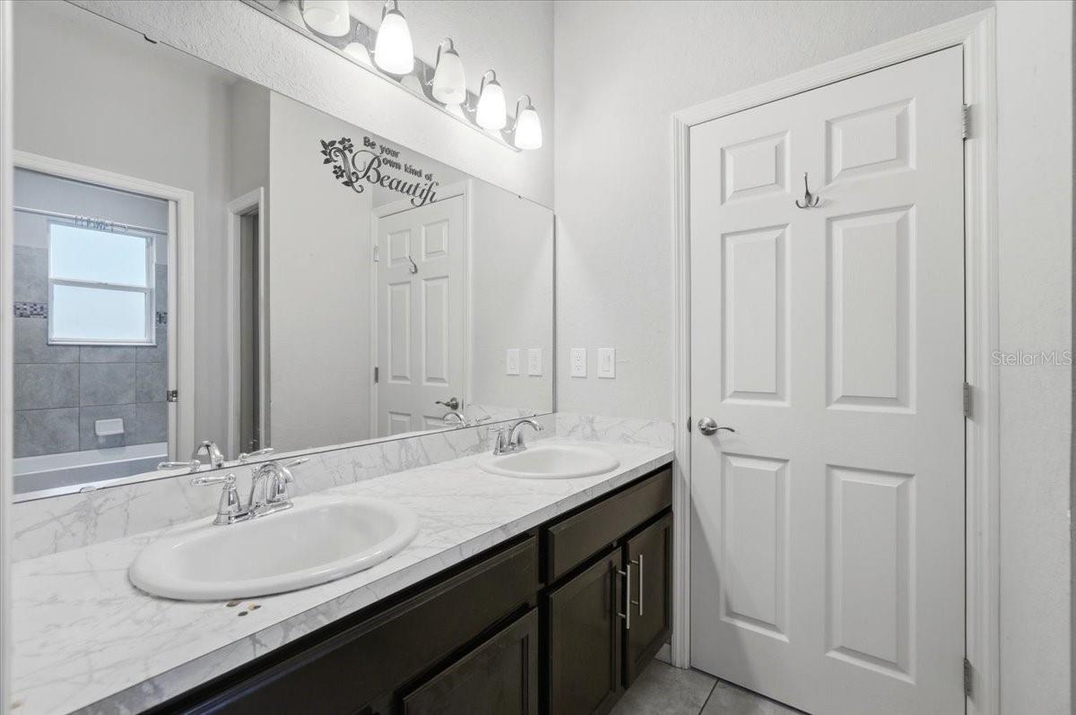 WATERS EDGE/THE LAKES - Residential