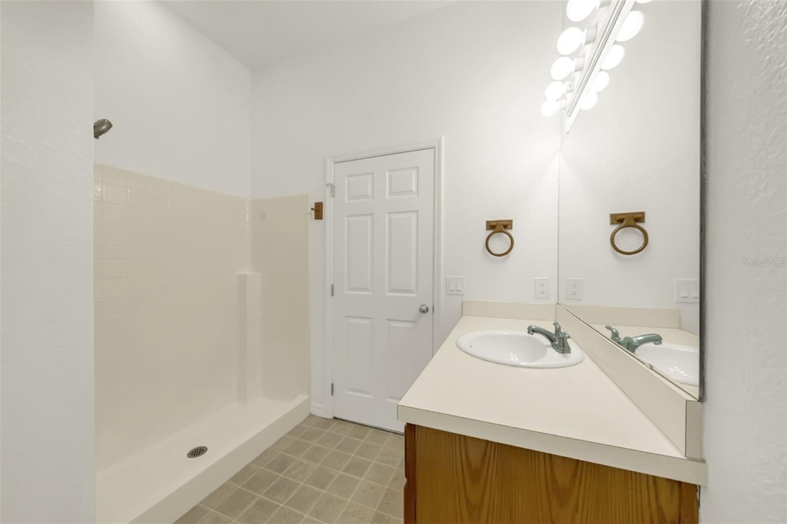 OAK RIDGE CONDO - Residential