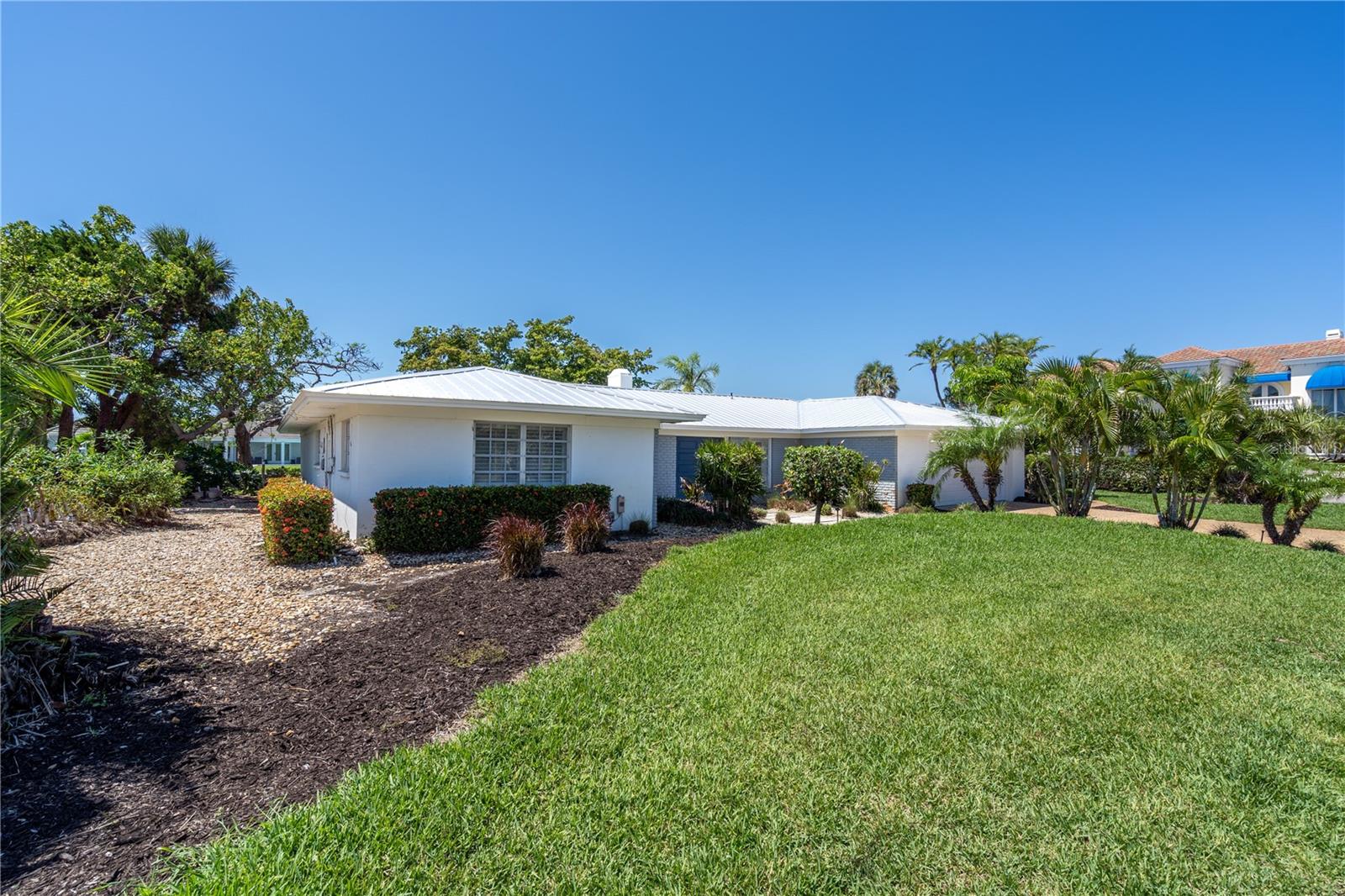 COUNTRY CLUB SHORES SEC 01 - Residential