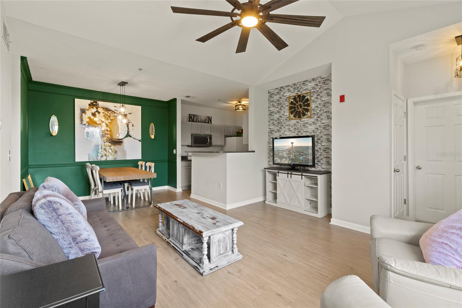 THE PALMS OF CORTEZ - Residential