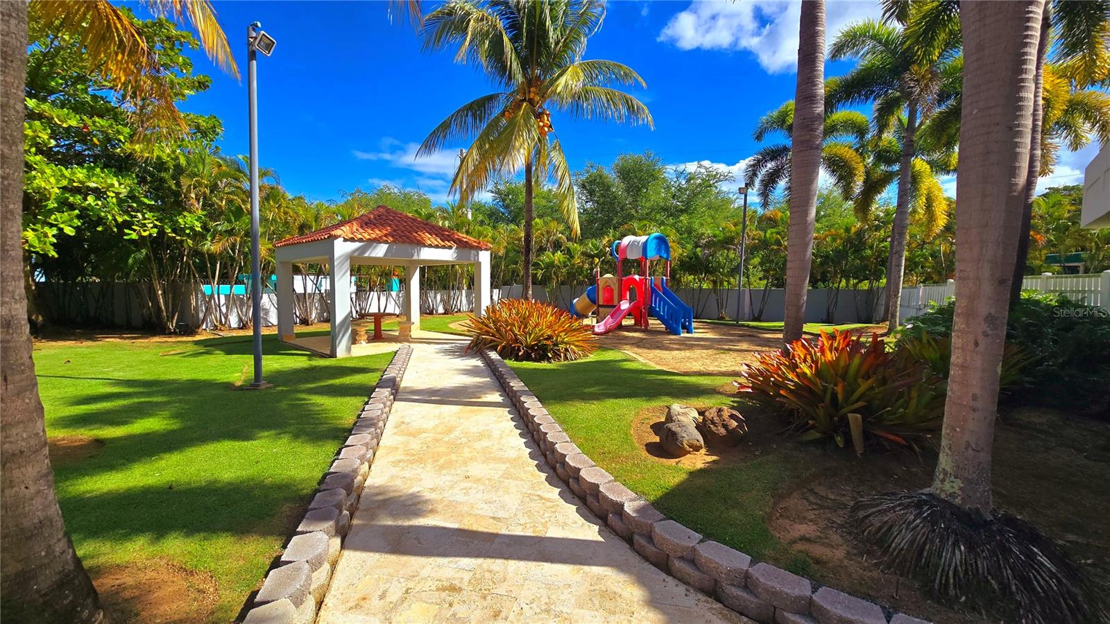 COND. CHALETS DE LA PLAYA - Residential