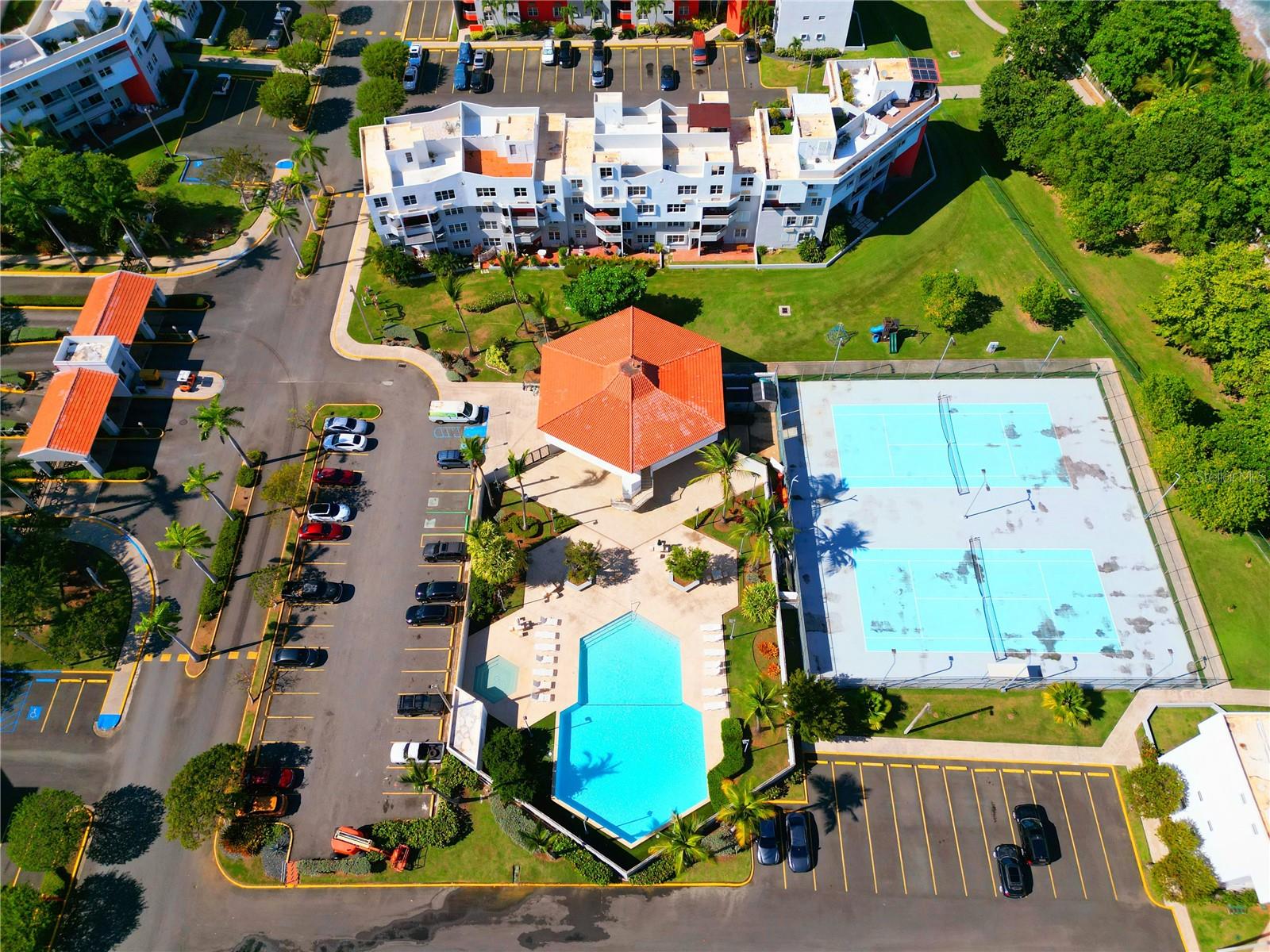 COND. CHALETS DE LA PLAYA - Residential