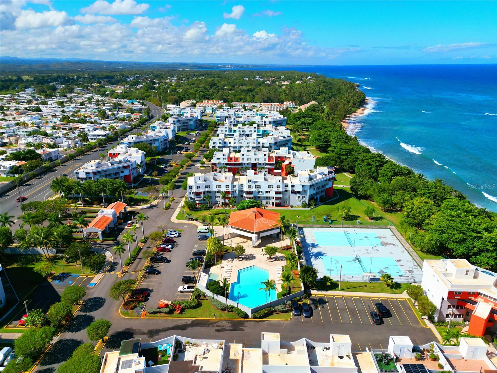 COND. CHALETS DE LA PLAYA - Residential