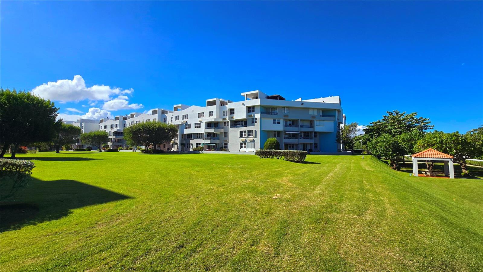 COND. CHALETS DE LA PLAYA - Residential