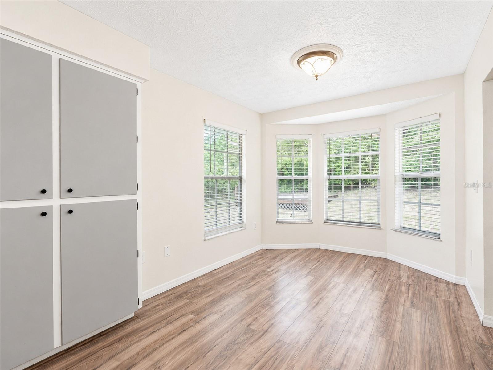 SPRING HILL UNIT 4 BLK 176 LOT 20 - Residential