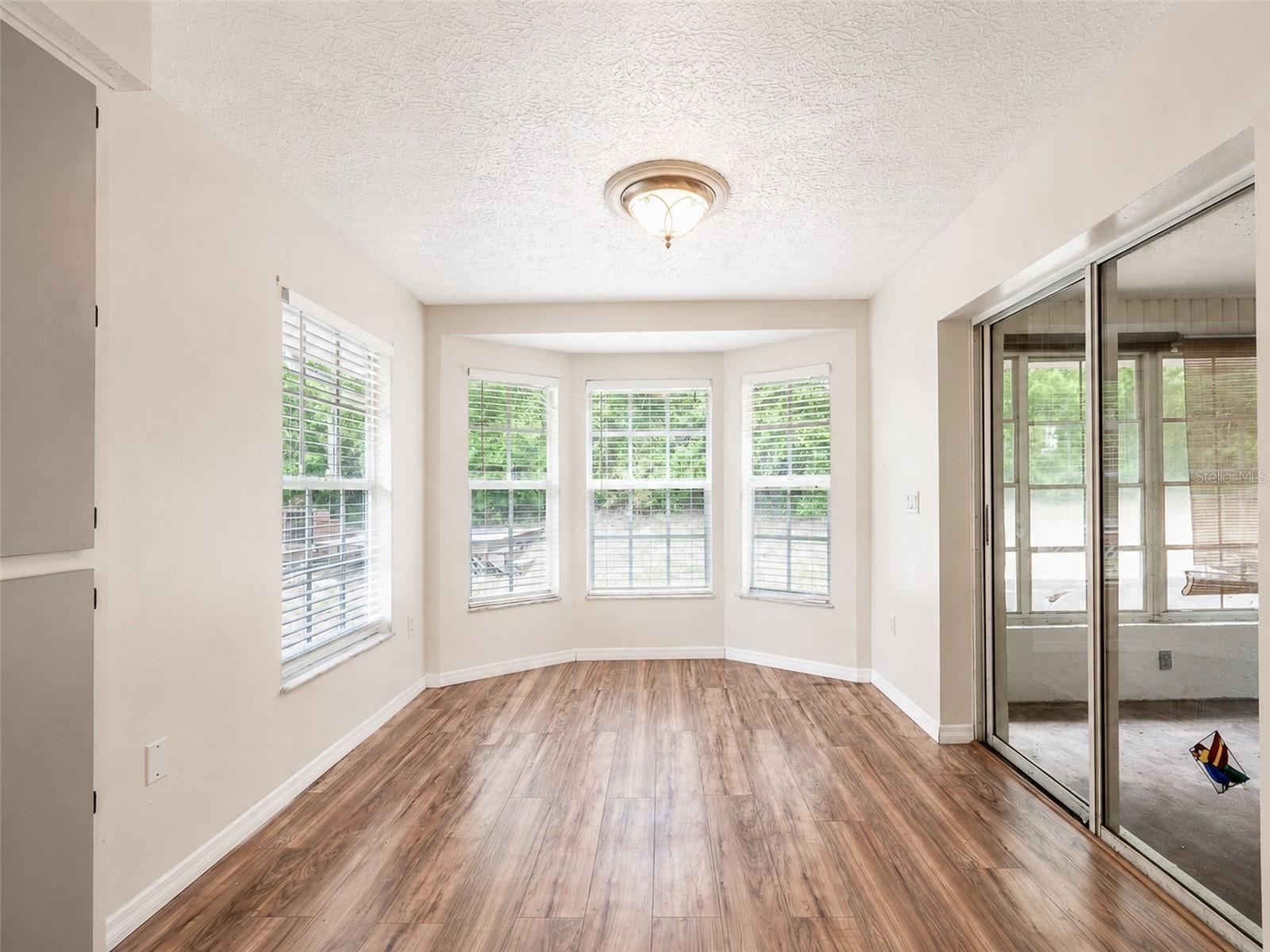 SPRING HILL UNIT 4 BLK 176 LOT 20 - Residential