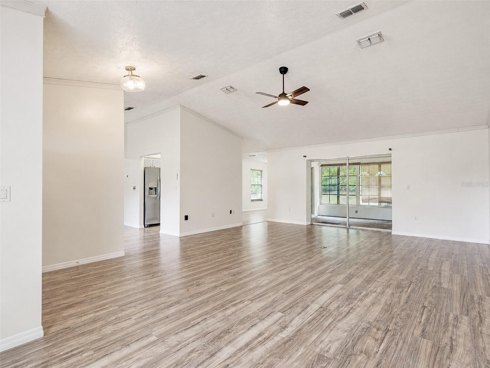 SPRING HILL UNIT 4 BLK 176 LOT 20 - Residential