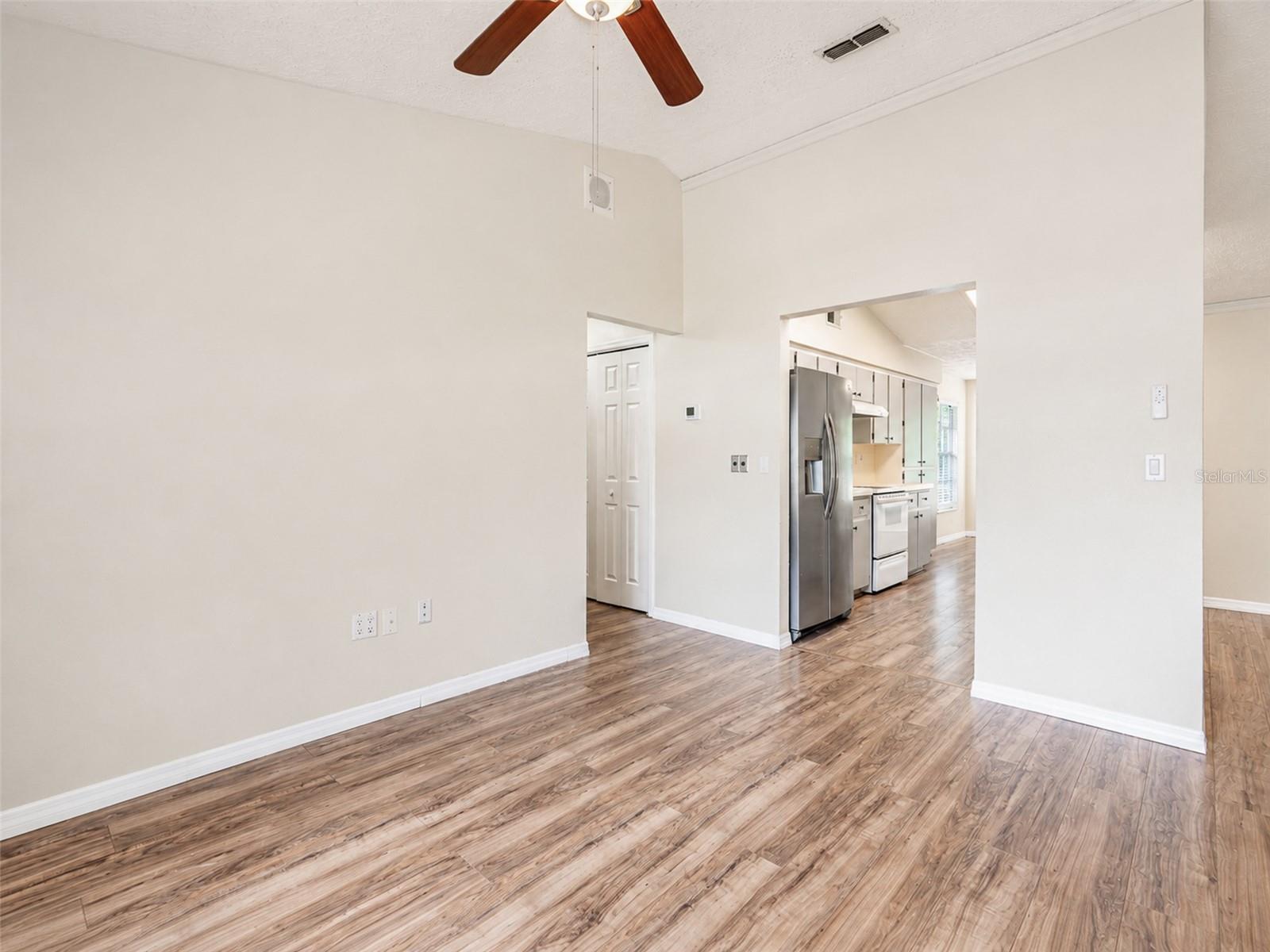 SPRING HILL UNIT 4 BLK 176 LOT 20 - Residential