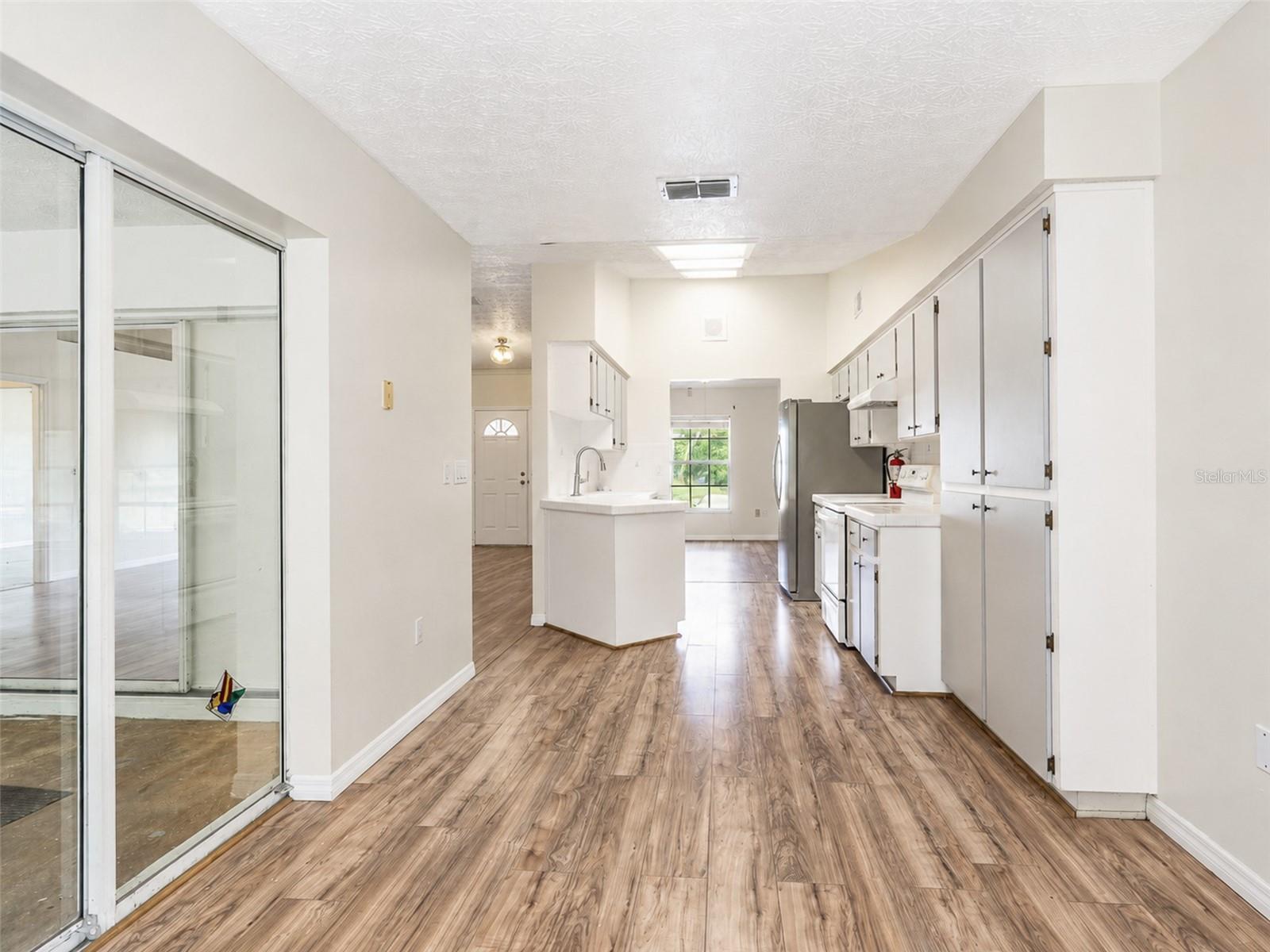 SPRING HILL UNIT 4 BLK 176 LOT 20 - Residential