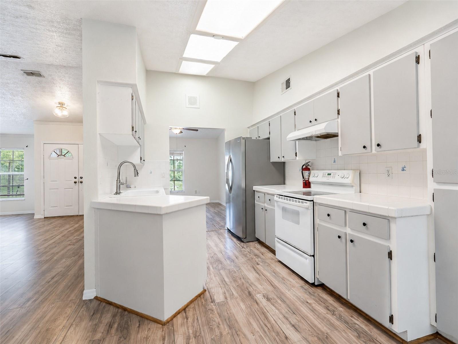 SPRING HILL UNIT 4 BLK 176 LOT 20 - Residential