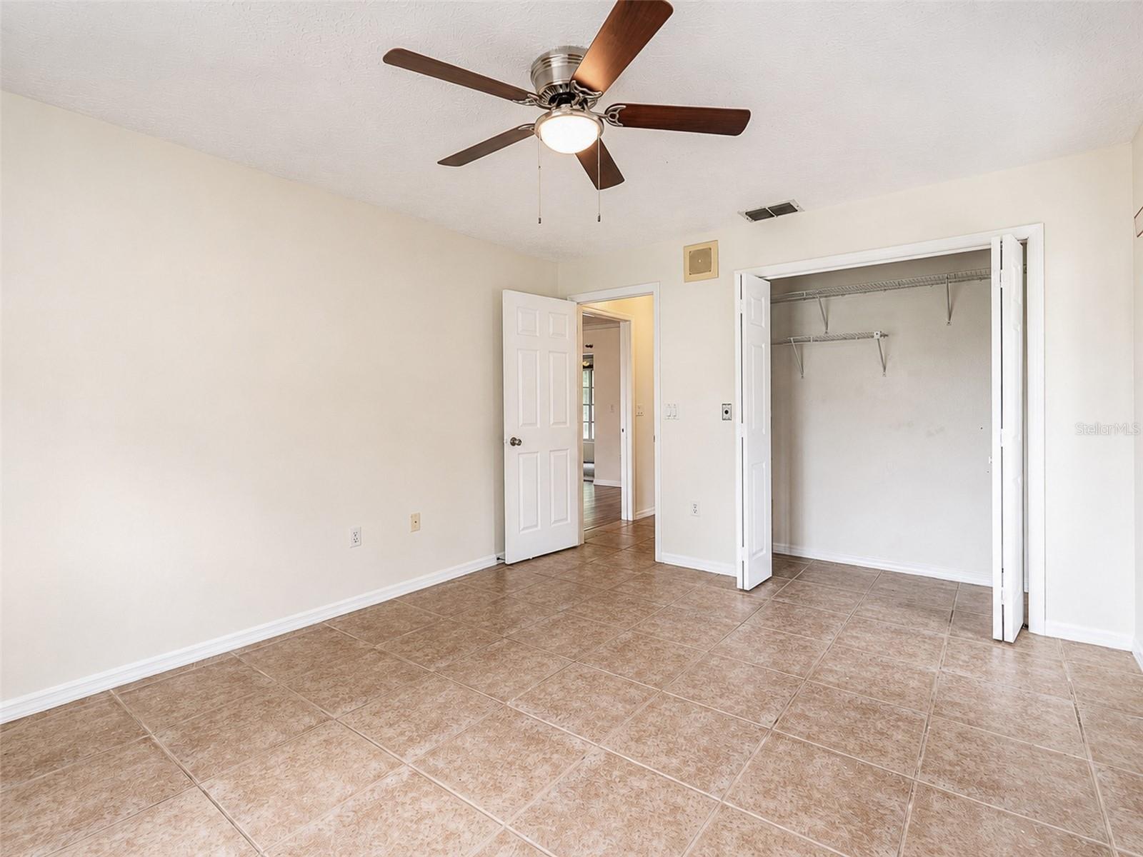 SPRING HILL UNIT 4 BLK 176 LOT 20 - Residential