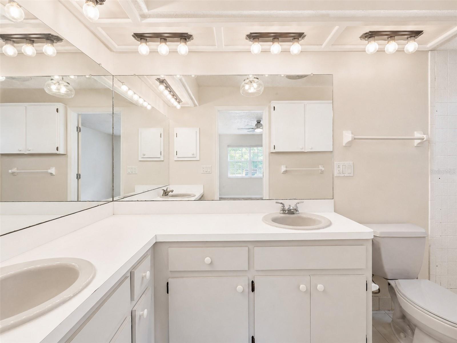 SPRING HILL UNIT 4 BLK 176 LOT 20 - Residential