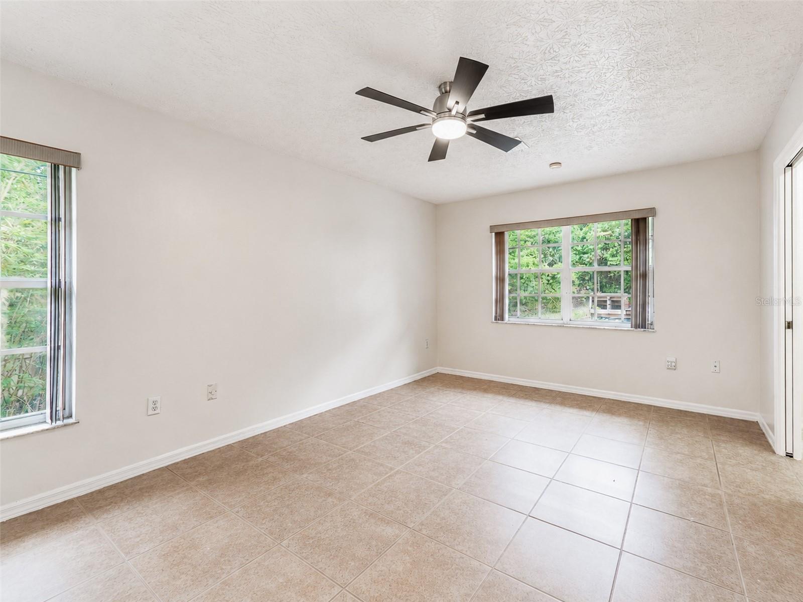 SPRING HILL UNIT 4 BLK 176 LOT 20 - Residential