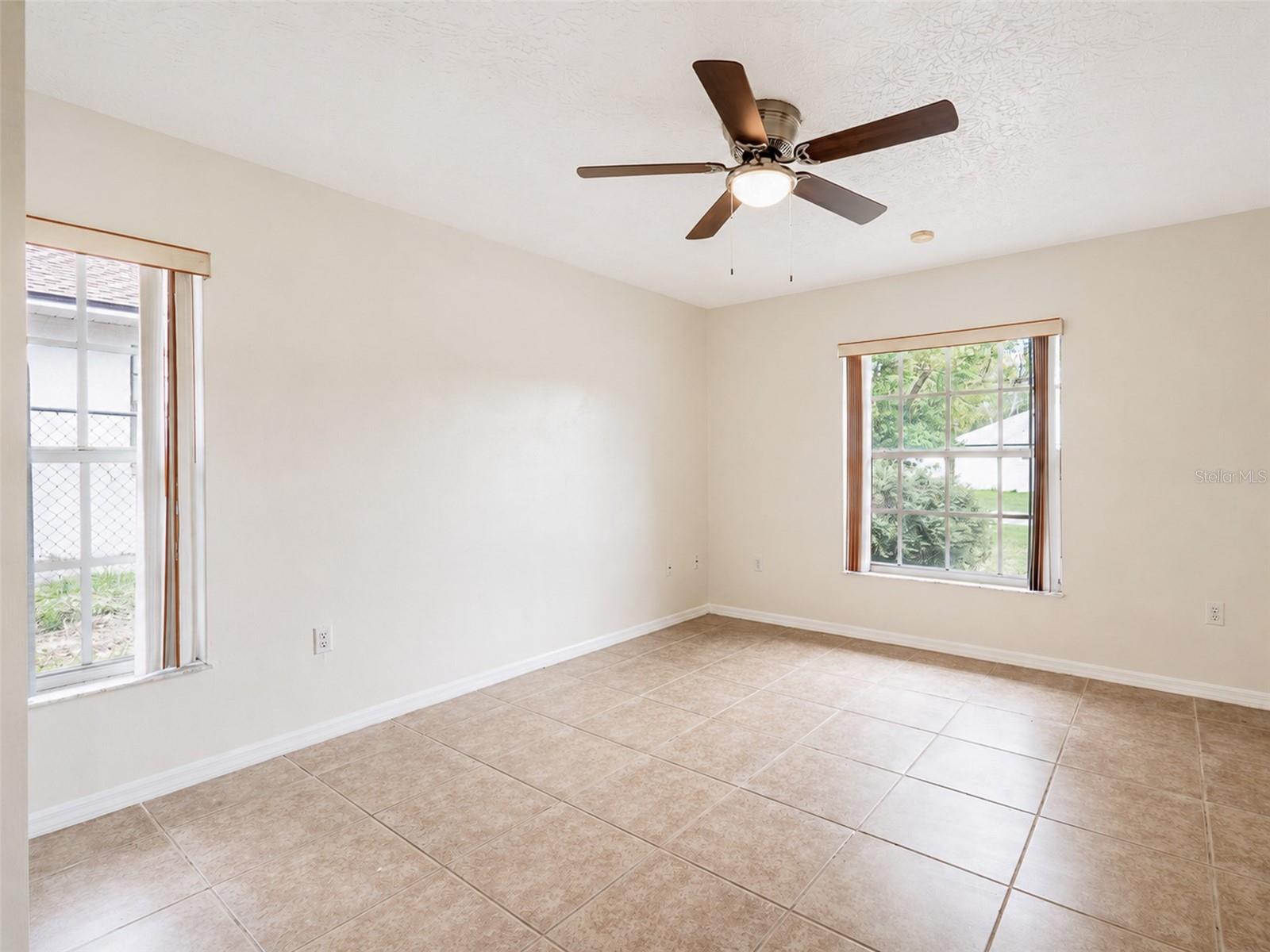 SPRING HILL UNIT 4 BLK 176 LOT 20 - Residential