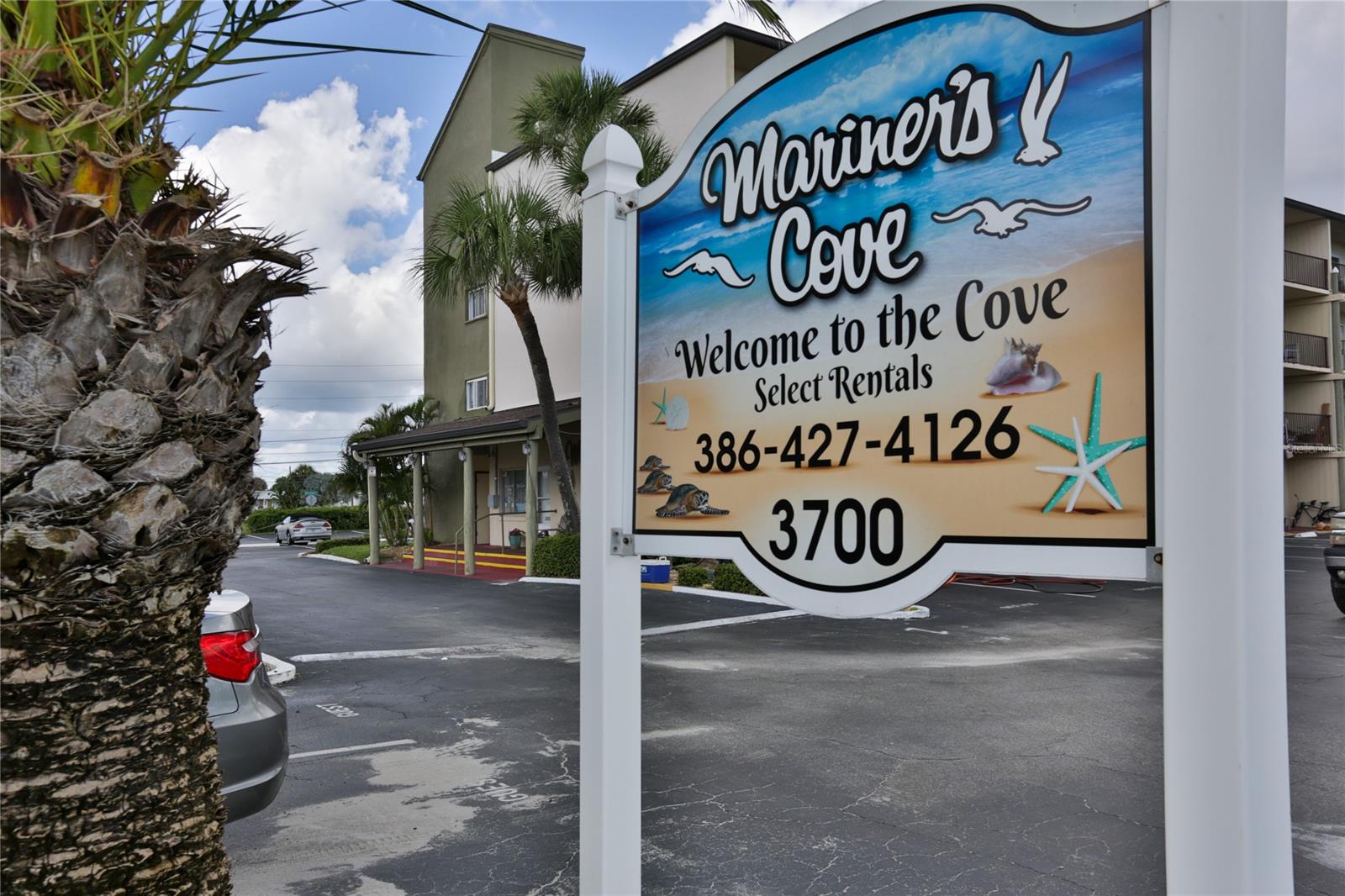 Come make this 4th floor unit your weekend getaway, with beautiful ocean views and just a short walk to the beach. Historic Flagler Avenue is just a few minutes north where you will find boutique shops, dining establishments and taverns. Tenant occupied and 24hr notice to show. ;Water: City