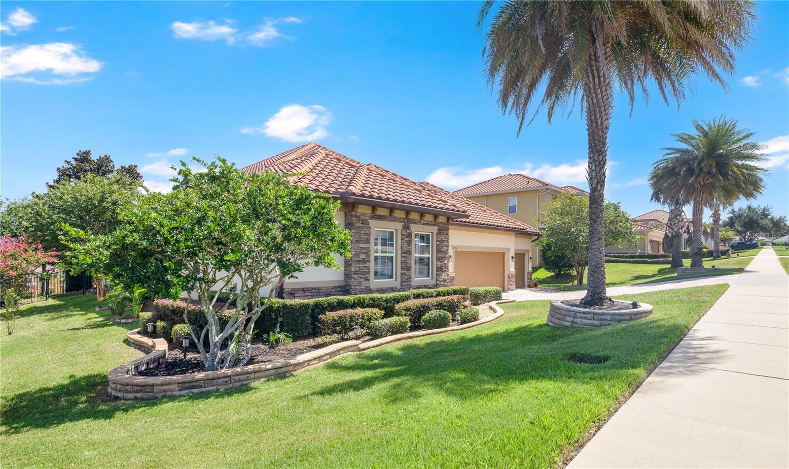 BELLA LAGO - Residential