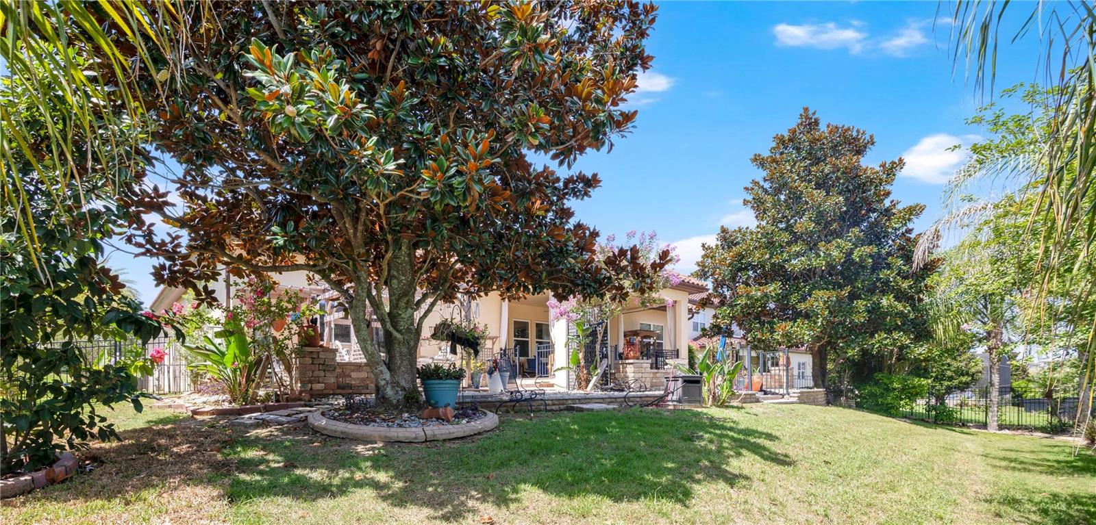 BELLA LAGO - Residential