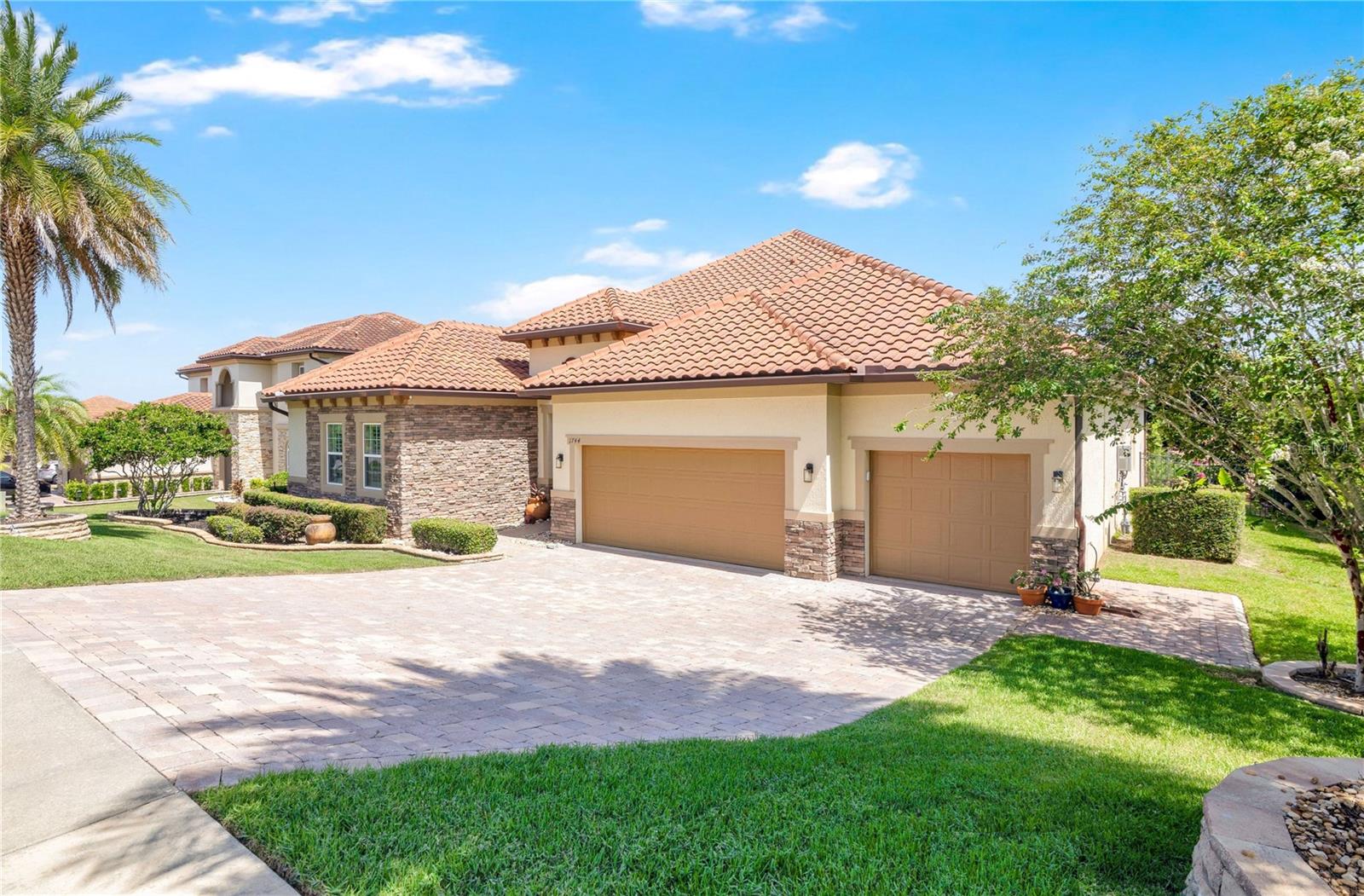 BELLA LAGO - Residential